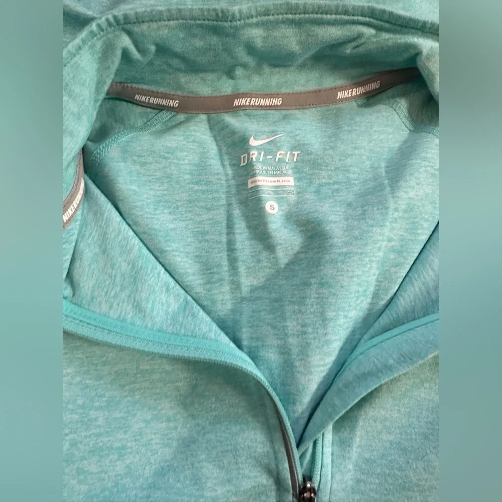 Nike Element dri fit light teal 1/2 zip up running top with thumb holes. Size S.